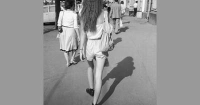 Фото советских времен с девушкой со спины разозлило москвичей