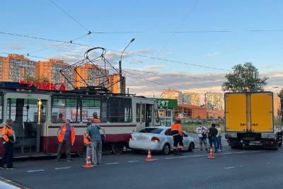 ДТП в Невском районе остановило движение трамваев