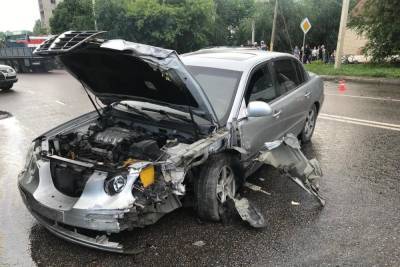 При столкновении двух автомобилей в Тамбове пострадали три человека