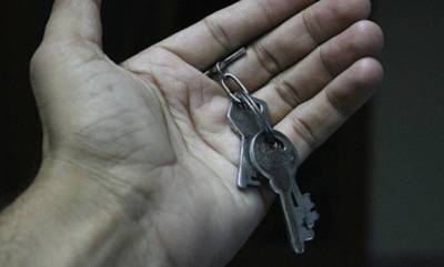 Опасный прецедент: в России впервые забрали единственное жилье у задолжавшего по кредитам