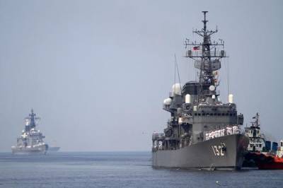 Аналитик Литовкин предрек военным кораблям Японии участь отогнанного от берегов Крыма Defender в случае их появления у Курил