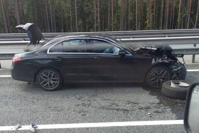 На М-11 в Тверской области водитель разбил новый «Mercedes»