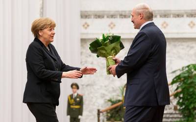Лукашенко пугает белорусов и грозит Ангеле Меркель