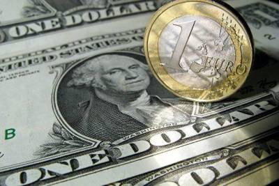 Доллар продолжает дорожать к евро