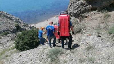 Напился и забылся: в Крыму спасатели вывели пьяного мужчину из ущелья