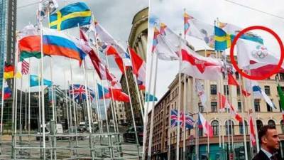 Россия запретила въезд мэру Риги из-за снятого флага