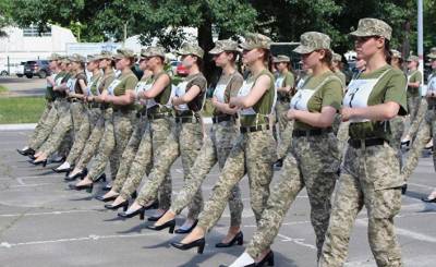 АрмiяInform (Украина): по Крещатику на каблуках, или Как идет подготовка женской «коробки» к параду