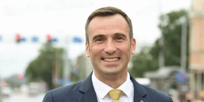 Снявшему триколор на ЧМ мэру Риги запретили въезд в Россию