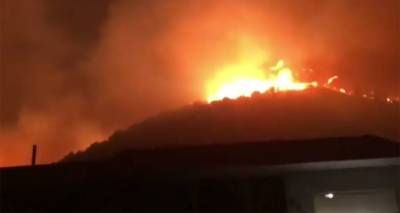 Аномальная жара в Канаде: деревня почти полностью сгорела из-за мощного пожара. Видео