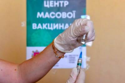 В Украине могут ввести прививку третьей дозой вакцины от COVID-19 - Минздрав