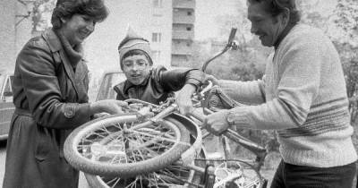 Москвичи массово вспомнили свои первые велосипеды