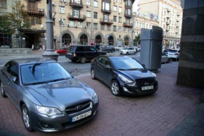 Парковка в центре Киева подорожала в три раза: сколько будем платить