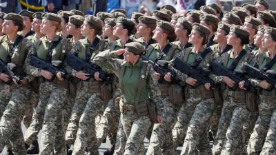 Минобороны Украины заменит туфли на каблуках у женщин-военнослужащих на параде