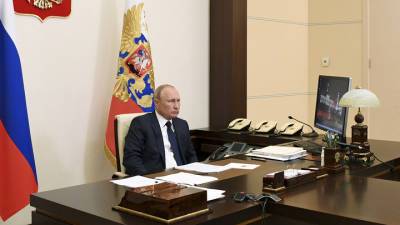 Путин подписал закон о работе малых и средних предприятий в Арктике