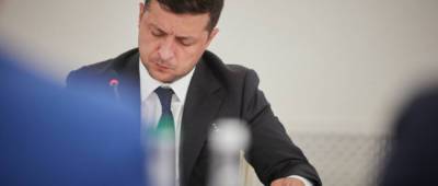 Судьба Зеленского и его «слуг» зависит от разрешения токсичных историй времен Порошенко, — Романенко
