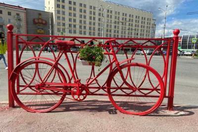 Мурманчан приглашают решить судьбу красного велосипеда