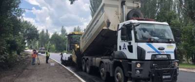 В рамках «Большого строительства» ремонтируют дорогу, которая связывает районы Донетчины и Луганщины (фото)
