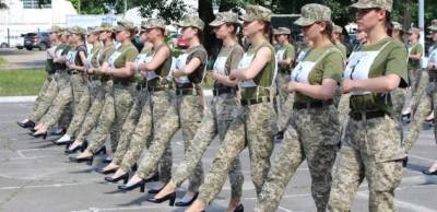 О решении Минобороны насчет каблуков на параде для женщин-военнослужащих сообщили в «Слуге Народа» - lenta.ua - Украина - Замбия
