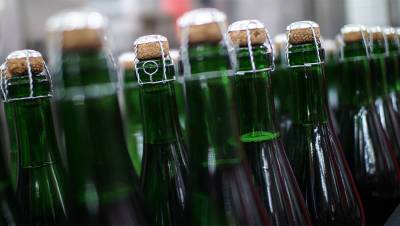 Moet Hennessy временно останавливает отгрузки шампанского в Россию