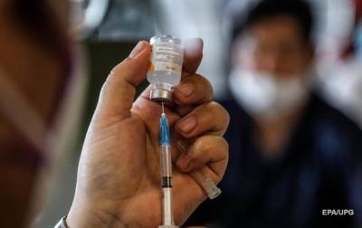 В Украине скончался человек после вакцинации Pfizer