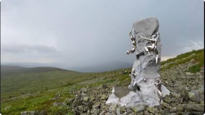 Памятник погибшим туристам установили на перевале Дятлова