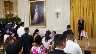 В Белом доме прошла церемония приведения к присяге новых граждан США