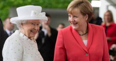Меркель побывала в гостях у британской королевы