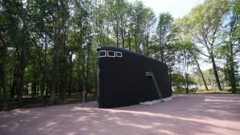 В Вологде завершаются работы по обустройству рубки подводной лодки в парке Победы