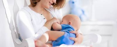 ВОЗ посоветовала кормящим матерям вакцинироваться от COVID-19