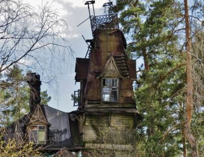 Семья в Сестрорецке живет в разваливающемся памятнике архитектуры