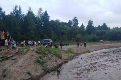 В Хабаровском крае пятые сутки ищут утонувшую девочку