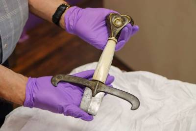 Городской церемониальный меч, найденный в куче мусора, через 550 лет вернулся в Ковентри