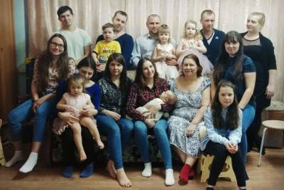 Семья из десяти человек 23 года живёт в кладовке саратовского детского сада