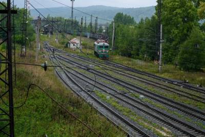 В Челябинской области мужчина погиб под колесами грузового поезда