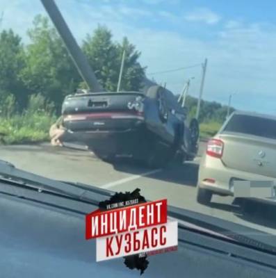 В Кемерове перевернулась иномарка с пассажирами