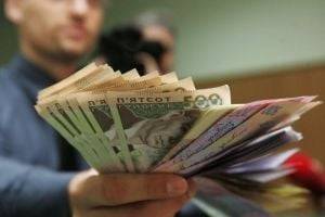 В Украине поднимут минимальную зарплату