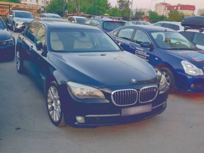 В Екатеринбурге приставы отдали BMW должника его бывшей жене из-за долга по алиментам
