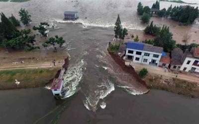 В Китае из-за прорыва двух плотин на водохранилищах эвакуировали почти 20 тысяч человек
