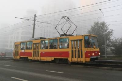 Вандалы сломали трамвайную остановку в Хабаровске