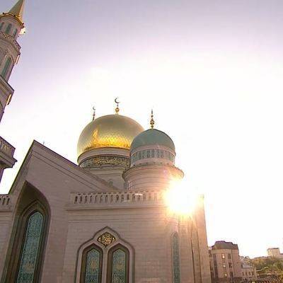 Праздничная молитва в Курбан-байрам проходит в Московской соборной мечети