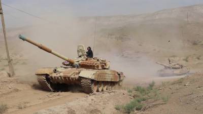 Марш российских танкистов к границе Афганистана сняли на видео
