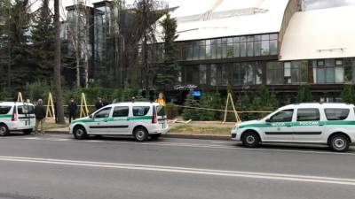 Судебные приставы оцепили здание Спорт Палас на Крестовском