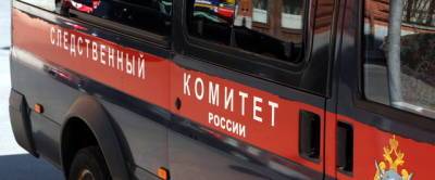 В Омской области мужчина погиб от удара током во время ремонта КАМАЗа