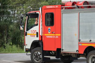 Два пожара произошло в Псковской области за минувшие сутки