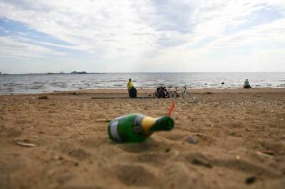 С Жемчужного пляжа в Петербурге вывезли 500 мешков с мусоров