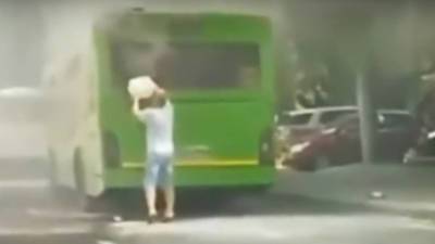 Воронежцы сняли на видео вспыхнувший автобус