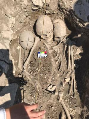 На некрополе в Крыму нашли скелеты людей с вытянутыми черепами