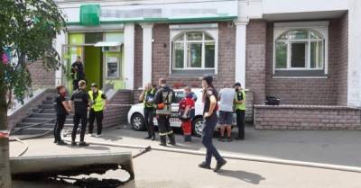 В Киеве женщина с &quot;коктейлем Молотова&quot; ограбила отделение Укрсиббанка