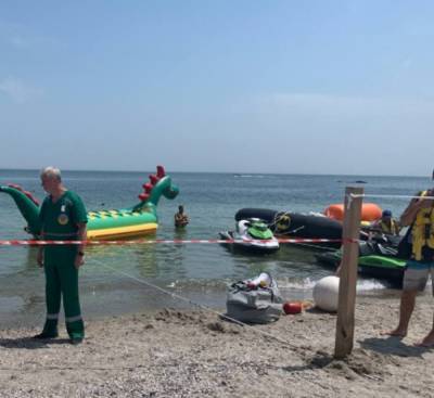 Катался на водном аттракционе: на пляже в Одессе случилась трагедия с подростком