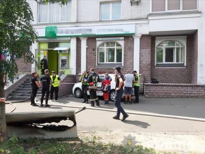 В Киеве женщина ограбила банк, бросив в помещении "коктейль Молотова"